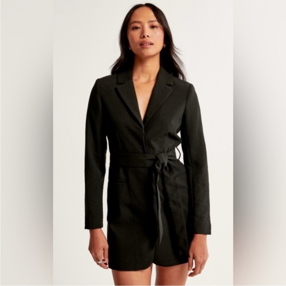 Abercrombie & Fitch – White Belted Blazer Mini Dress (Size Medium)